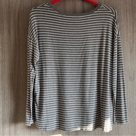 American Eagle Soft & Sexy Long-Sleeve V-Neck - Size Small - Picture 7 of 14